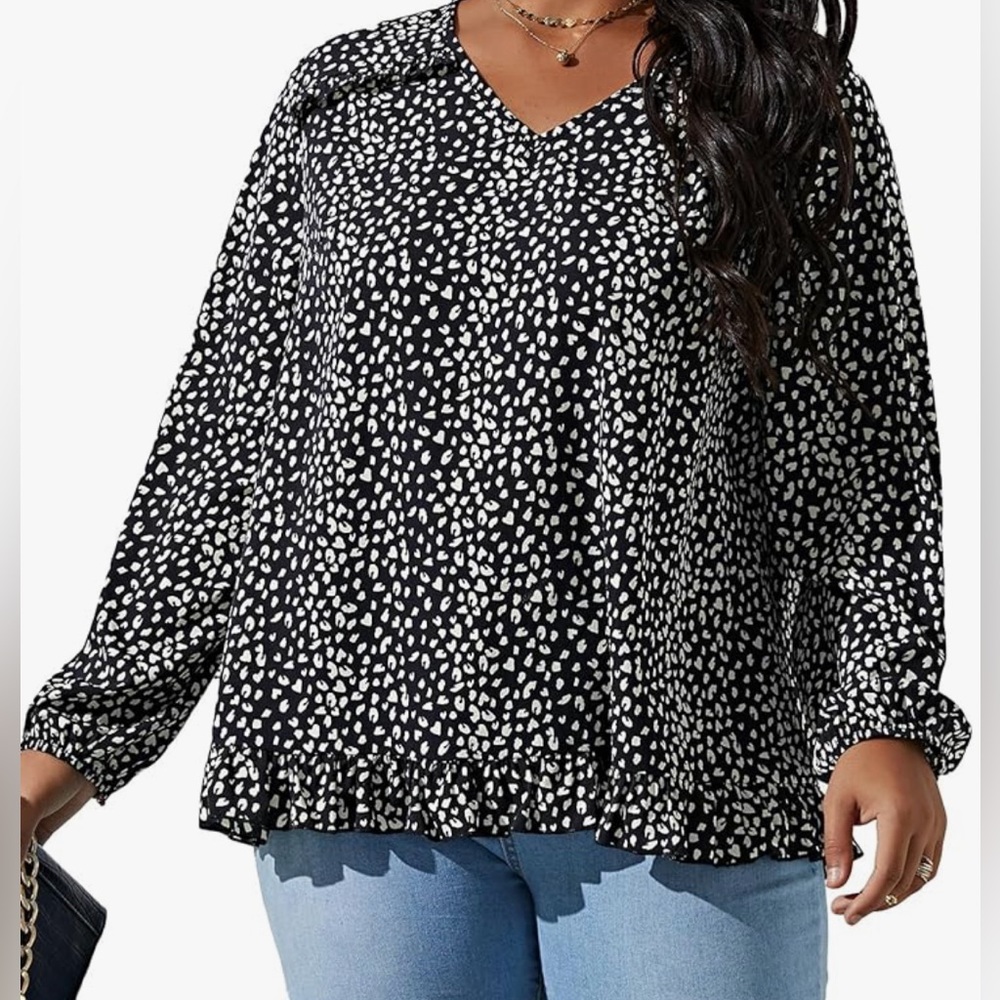 NWT Women's Plus Size Allover Print V Neck Bishop Long Sleeve Ruffle Hem Blouse